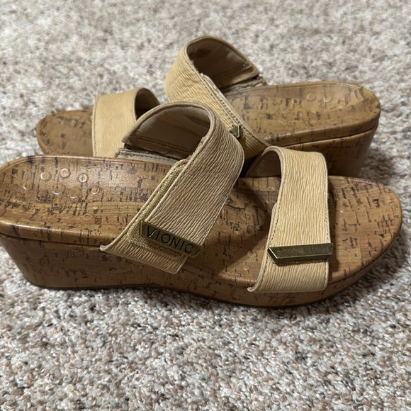 Vionic Tan Cork Sandals - Picture 3 of 6